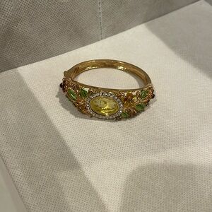 Vintage Floral Bracelet Watch – Elegant & Unique!